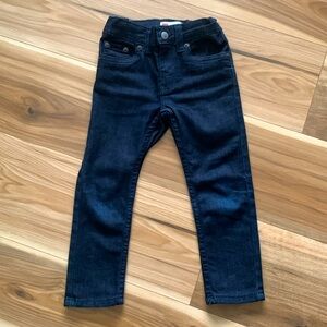 3T dark Levi jeans for boys. Very nice and in Perfect condition.